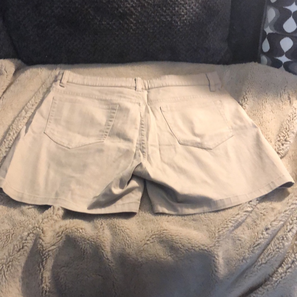 π4 for $20 Lee Khaki Shorts, size 14 - Picture 4 of 8